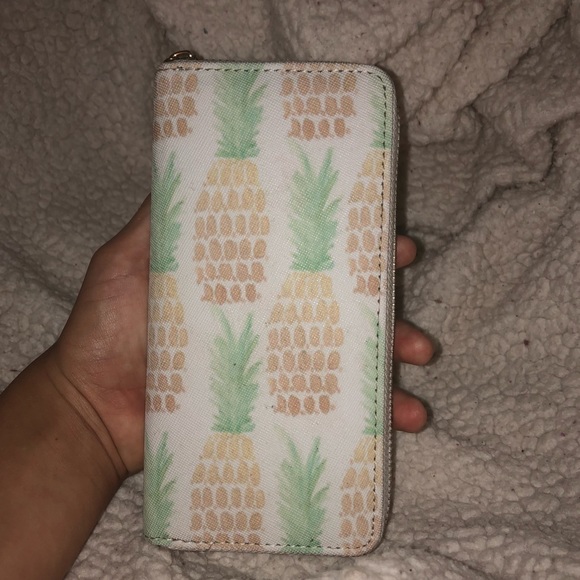 White w/ pineapple wallet 🍍 - Picture 1 of 3